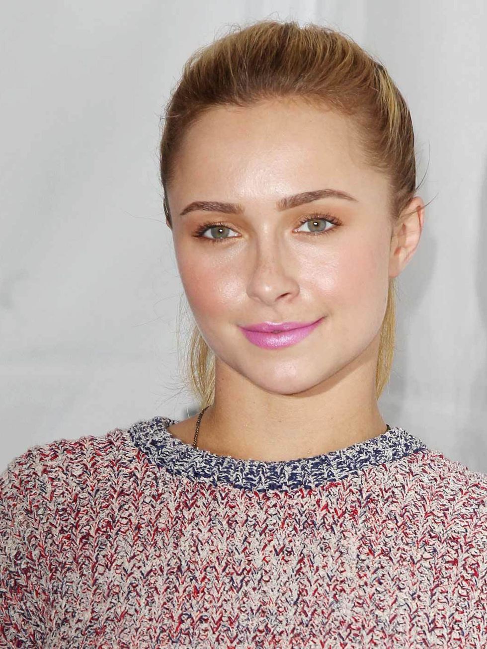 <p><strong><a href="http://www.elleuk.com/star-style/celebrity-style-files/hayden-panettiere">Hayden Panettiere</a></strong></p><p>A dusting of peachy eye shadow, a few slicks of mascara and a cerise glossy lip make for a great holiday day-look. </p>