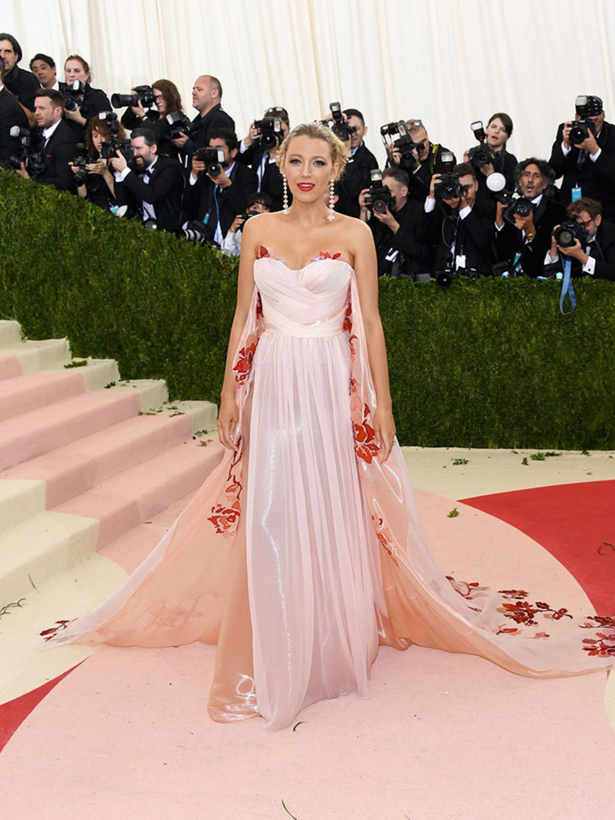 Blake Lively Style File All Of Blake Lively s Dreamiest Red Carpet And At Home Outfits