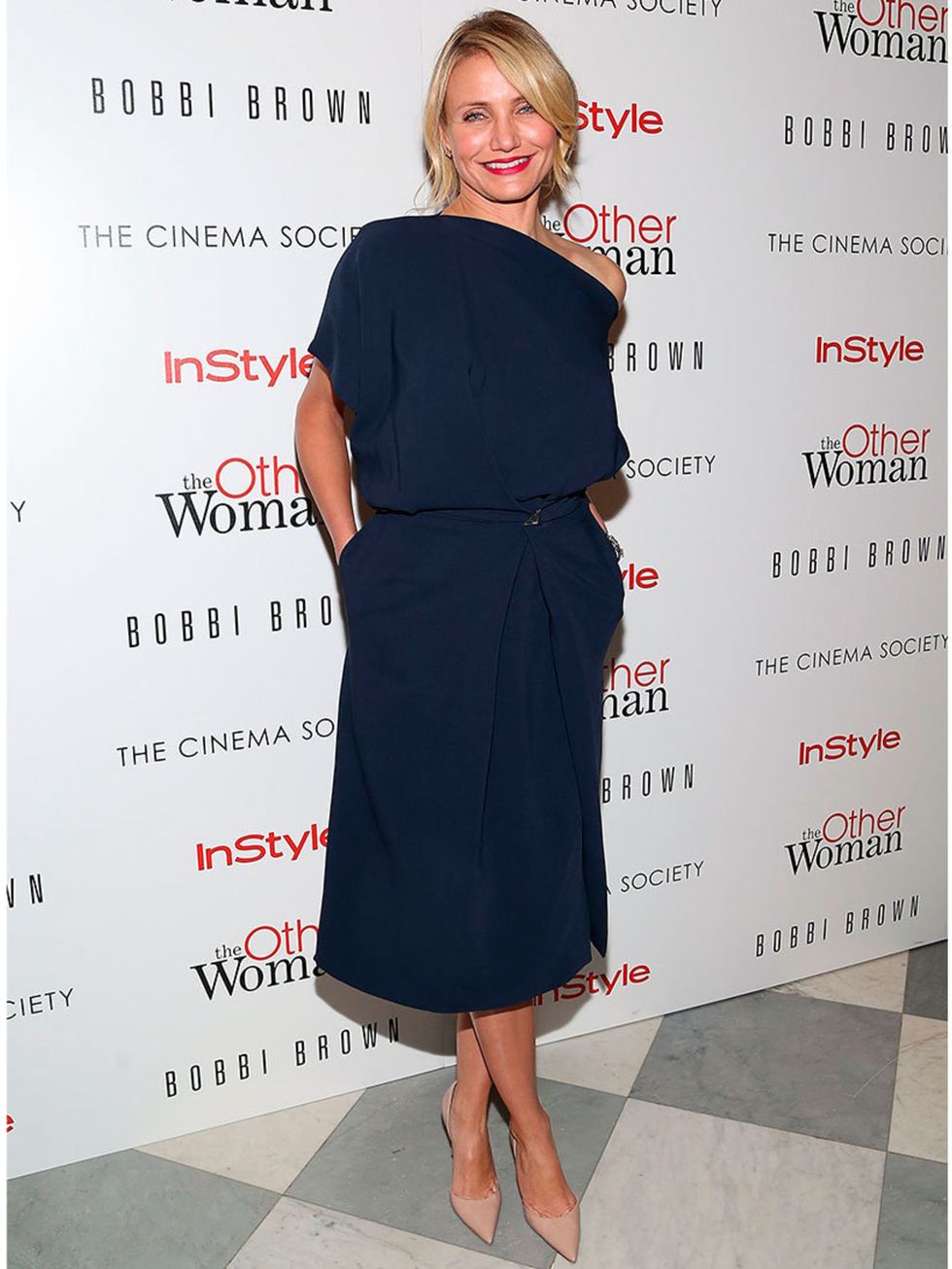 <p>Cameron Diaz wears a Vionnet navy draped tunic dress from the spring summer 2014 collection to the New York screening of The Other Woman.</p>