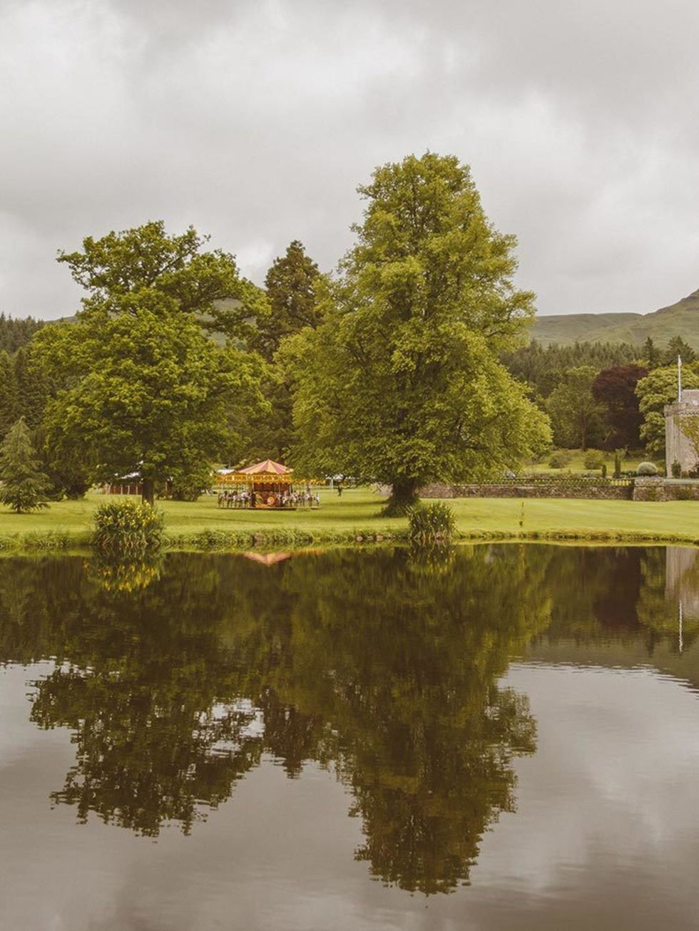 James and I knew that we wanted to get married in Scotland as his family are all from there. We chose a 15th castle called Duntreath castle as our wedding venue. Situated in Strathblane, Blanefield it was about fourty minutes drive outside of Glasgows b