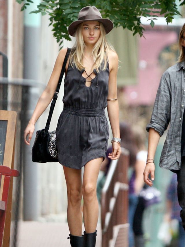 <p>Pictures of <a href="http://www.elleuk.com/starstyle/celebrity-trends/%28section%29/everyone-s-wearing-summer-boots/%28offset%29/0/%28img%29/542372">Jessica Hart</a> have been catching our eye for a while now thanks to her effortlessly cool, thrown tog