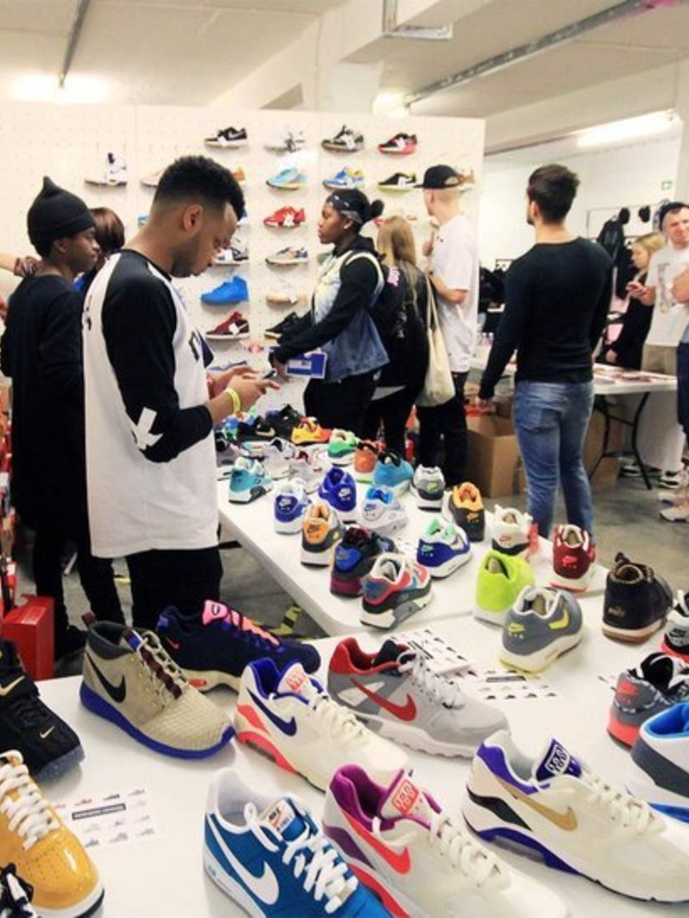 SHOPPING: Crepe City Sneaker Festival 

Trainers have been slowly growing in popularity in the fashion world over the past few seasons.

Once the preserve of street style sneaker freaks, trainers have now gone mainstream, and you can find the pick of the 
