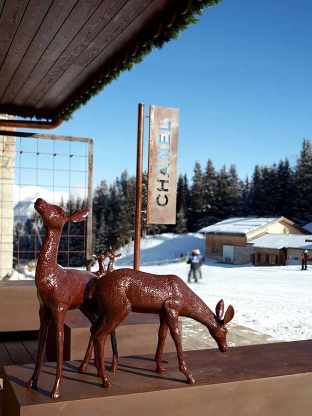 <p>Chanel pop-up store in Courchevel</p>