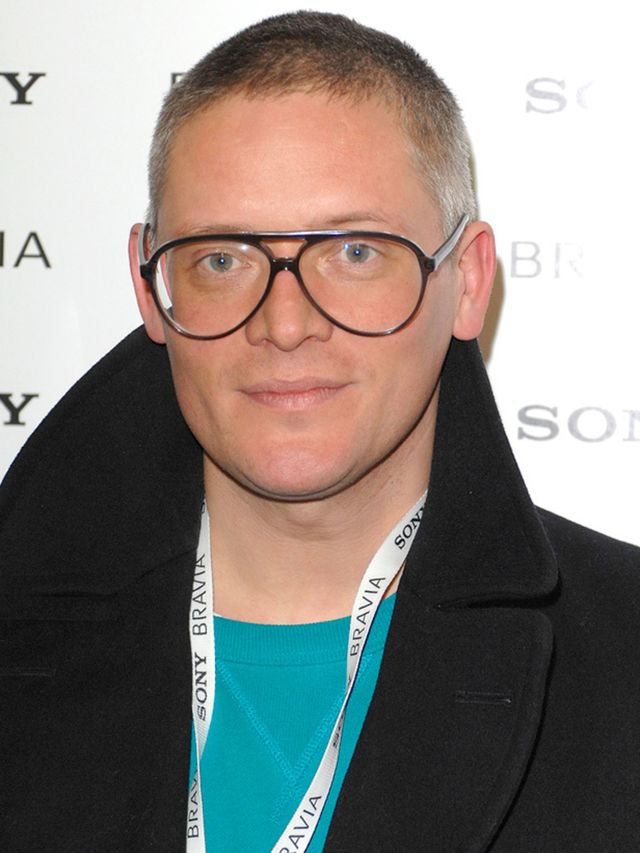 <p>Ever since <a href="http://www.elleuk.com/catwalk/collections/giles/autumn-winter-2010">Giles Deacon</a> made the move to Paris two season's ago we've missed his prescence on the London Fashion Week schedule. But this morning we hear an exciting rumour