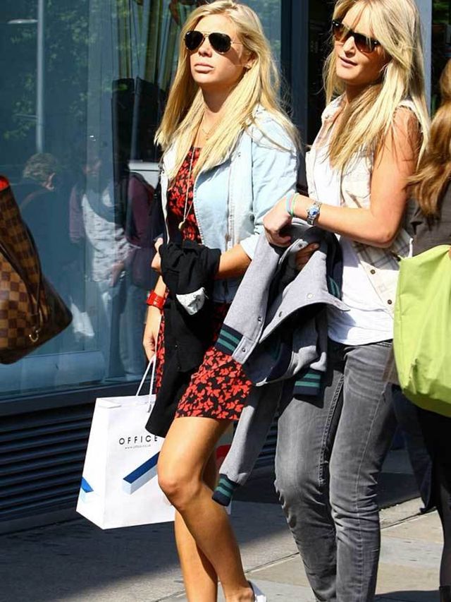 <p>Chelsy Davy shopping on the King's Road</p>