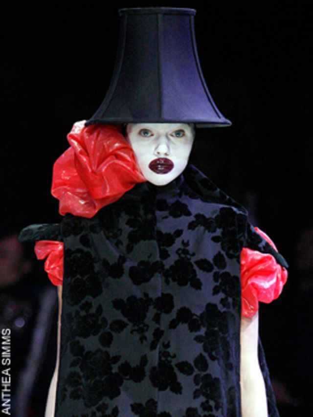 <p><strong><a href="http://features.elleuk.com/fashion_week/27-5-Alexander-McQueen-autumn-winter-2009.html">Click now to see the collection</a></strong></p><p>The boldness and drama perhaps looked like two angry fingers to the recession. However, just lik