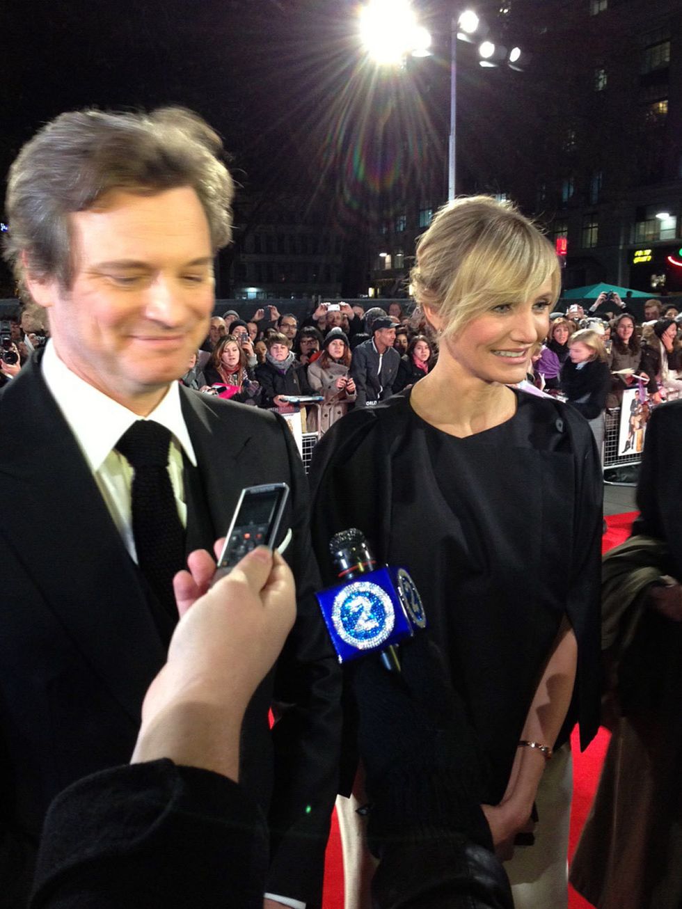 <p>Cameron Diaz and Colin Firth walk the red carpet at the world premiere of Gambit</p>