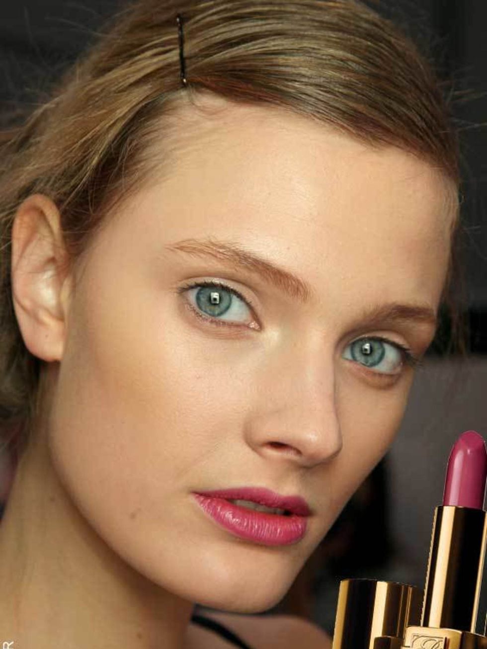 <p>ELLE loves this rich, pink berry lip. Slick on Estee Lauder's Pure Color Lipstick in Raspberry, £18.50 (<a href="http://www.esteelauder.co.uk/">Estee Lauder</a>). A dusting of bronzer and a slick of mascara will complete the look.</p><p><a href="http:/