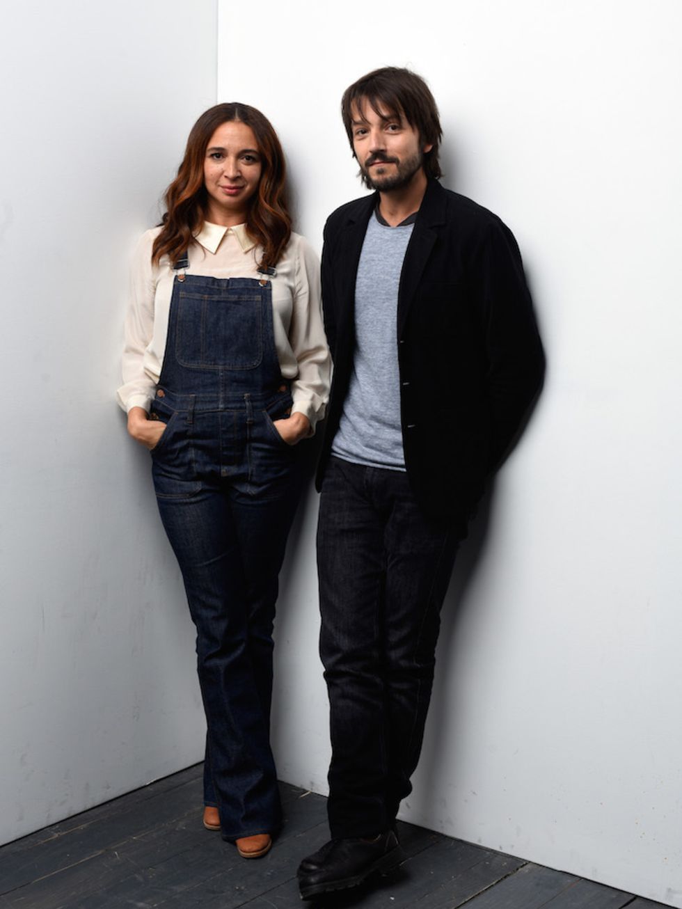 Actress Maya Rudolph posing for portraits at the Wireimage portrait studio looks fresh and feminine.
