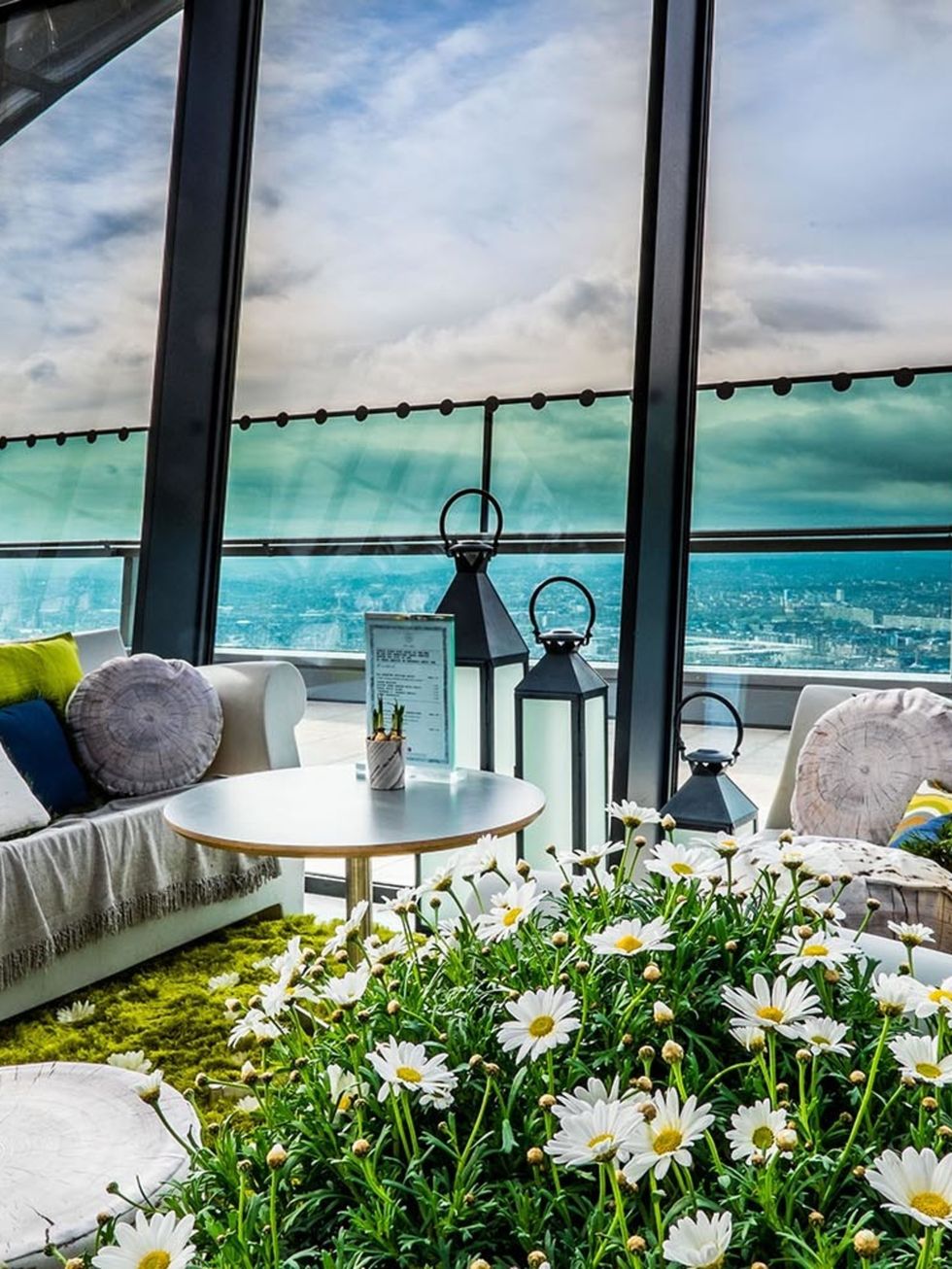 <p>FOOD/DRINK: Eccentric English Country Garden Pop-Up at the Sky Pod</p>

<p>Whats better than a cocktail in an English country garden? Well tell you what: a cocktail in an English country garden 35 floors up. As part of the new pop-up at 20 Fenchurch 