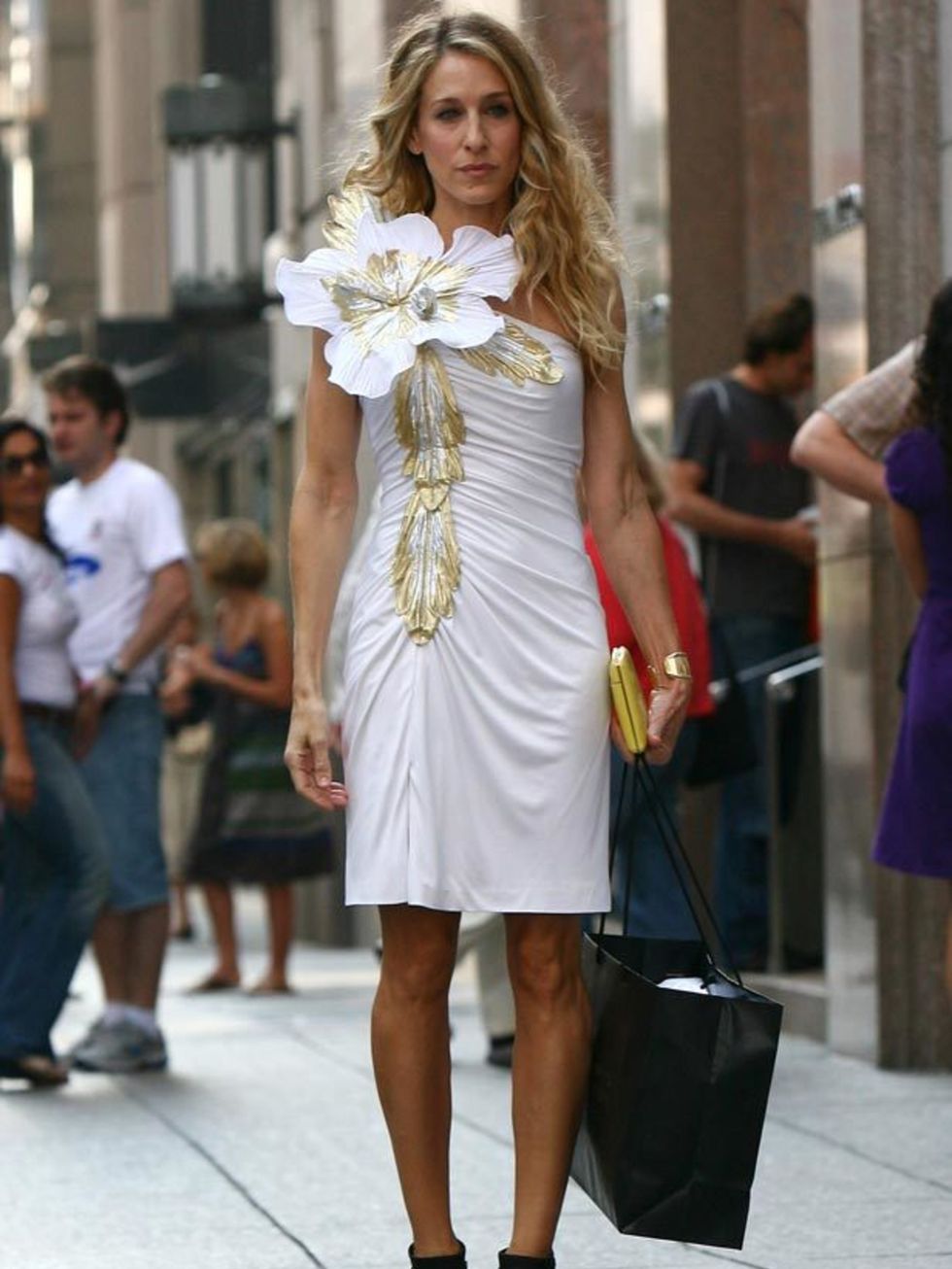 <p>Carrie Bradshaw wearing a floral dress and blazer, 2002</p>