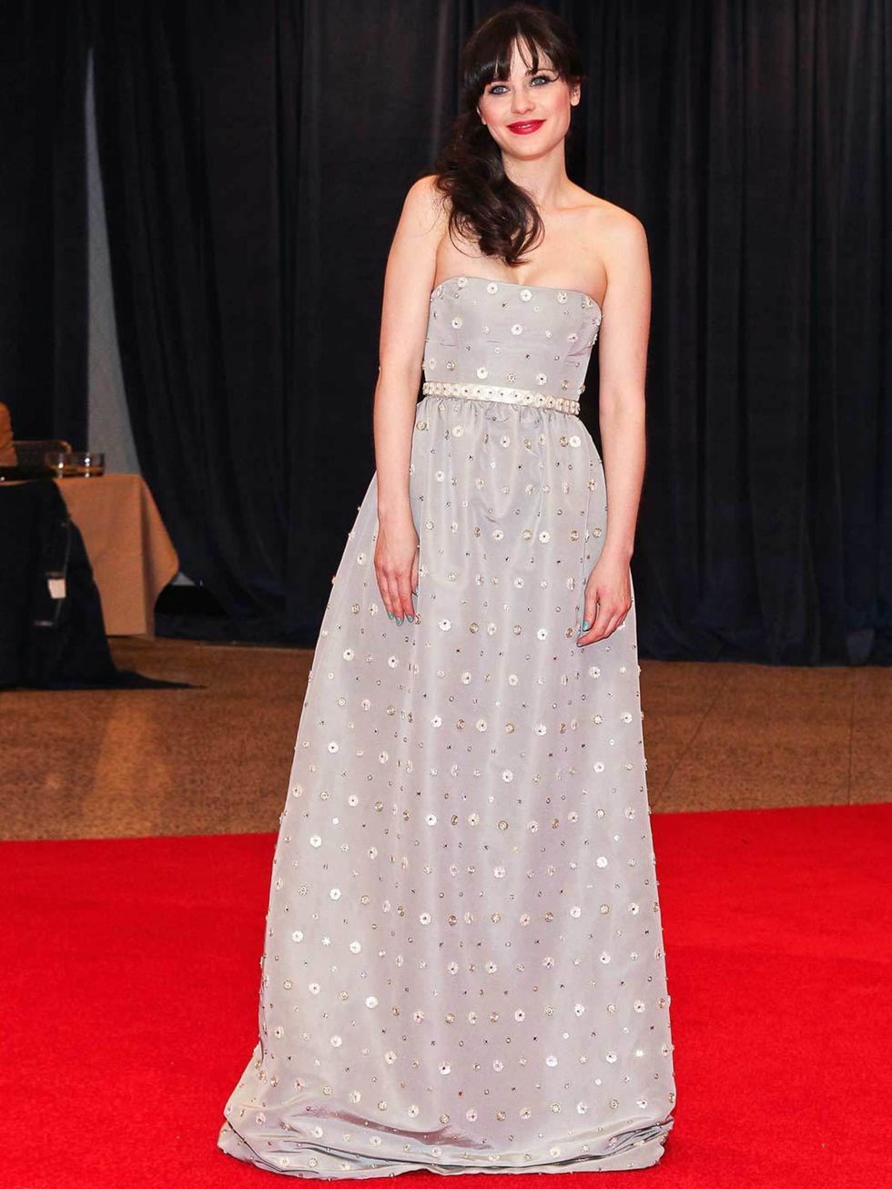 <p>Zooey Deschanel wears Oscar De La Renta to the annual White House Correspondents' Assosciation Dinner in Washington, April 2012.</p>