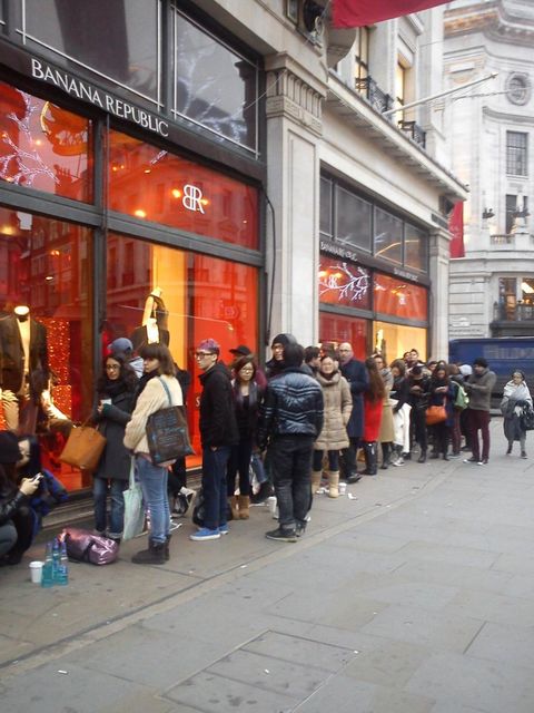 <p>The 200 strong queue at 8.30am this morning</p>