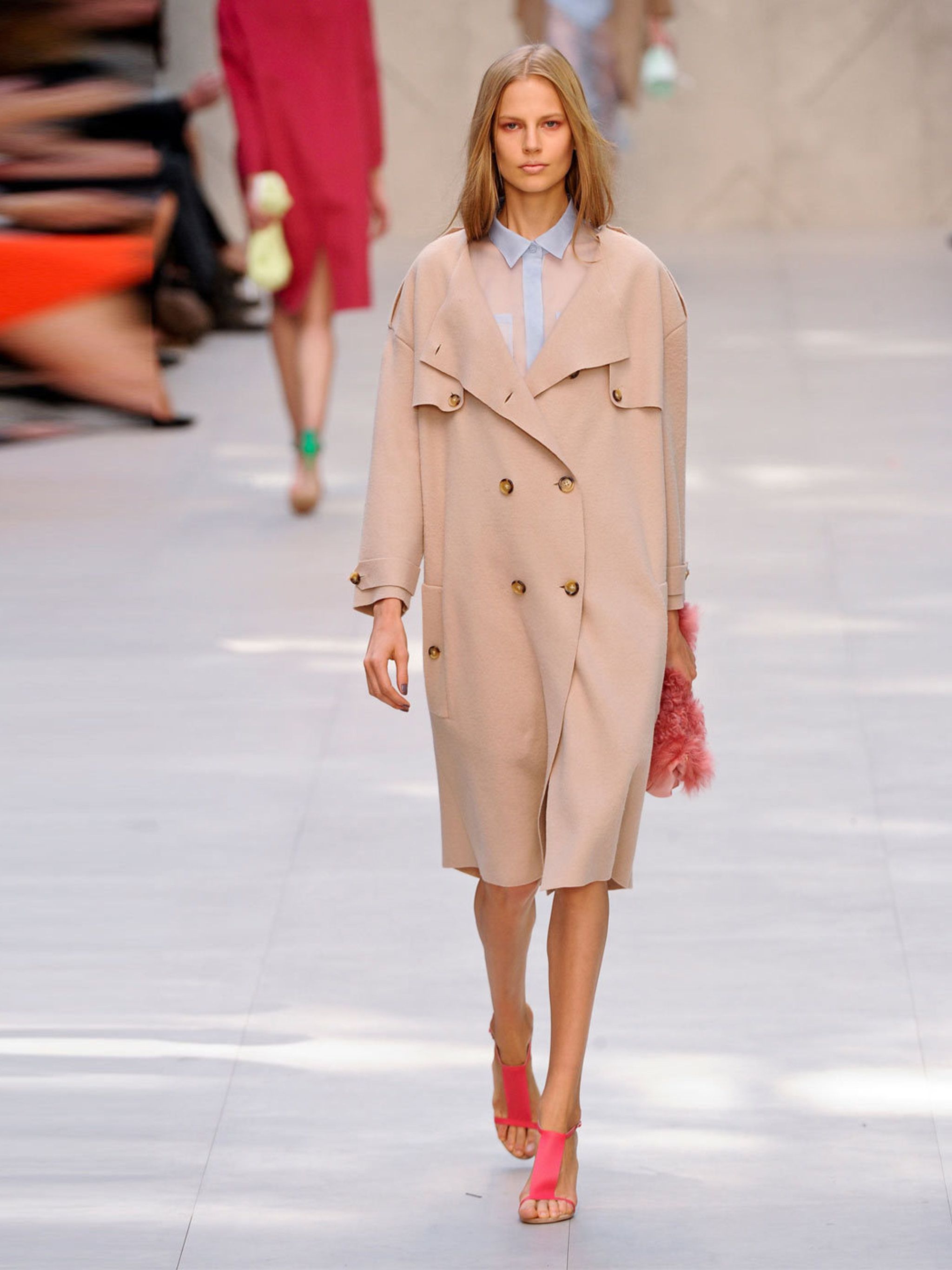 Olympia Le-Tan SpringSummer 2019 RTW Offers Sixties Retro Looks pictures images Olympia Le-Tan SpringSummer 2019 RTW Offers Sixties Retro Looks
