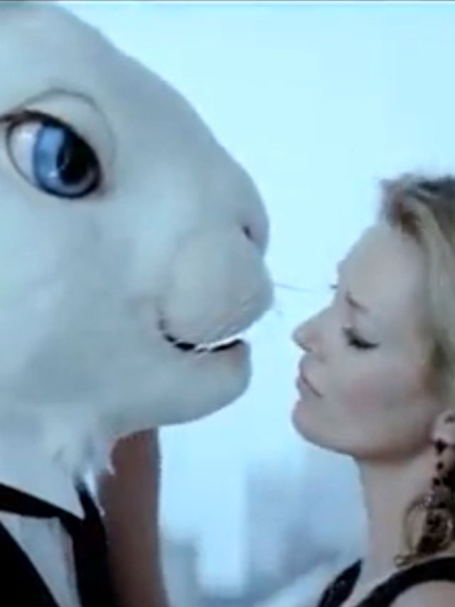 <p>Kate Moss and the rabbit</p>