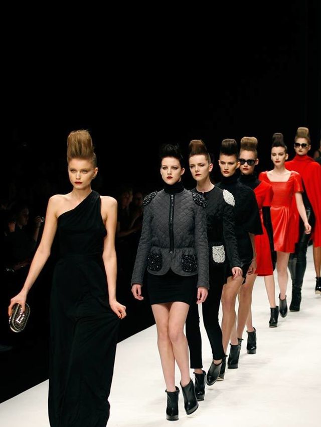 <p>Issa models on the runway</p>