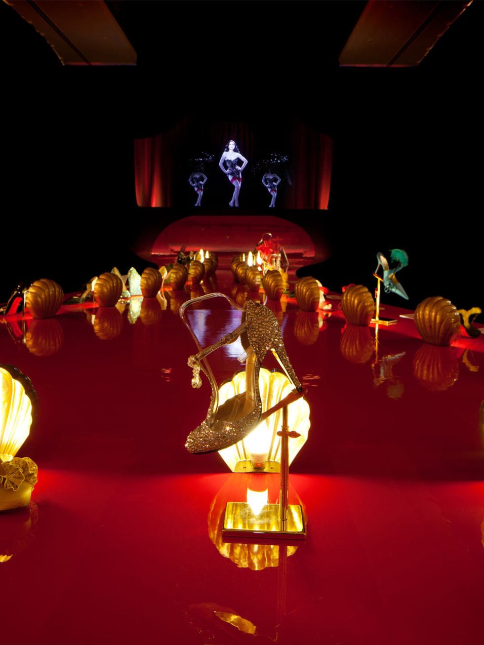 <p>The Dita Von Teese Hologram in Christian Louboutin's exhibition</p>