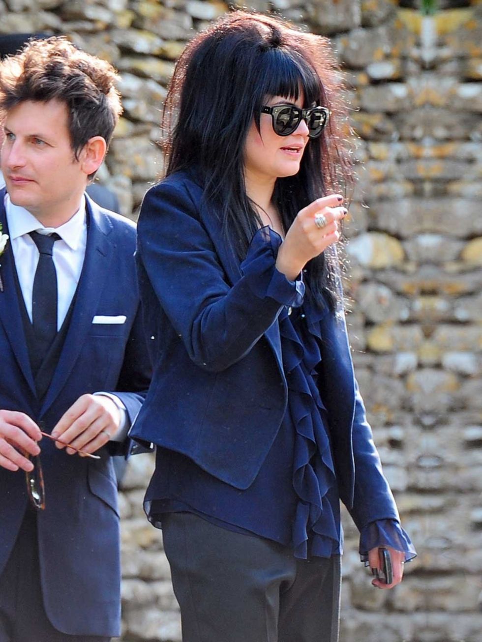 <p>Alison Mosshart at Kate Moss and Jamie Hince's wedding day in the Cotswolds, July 2011.</p>