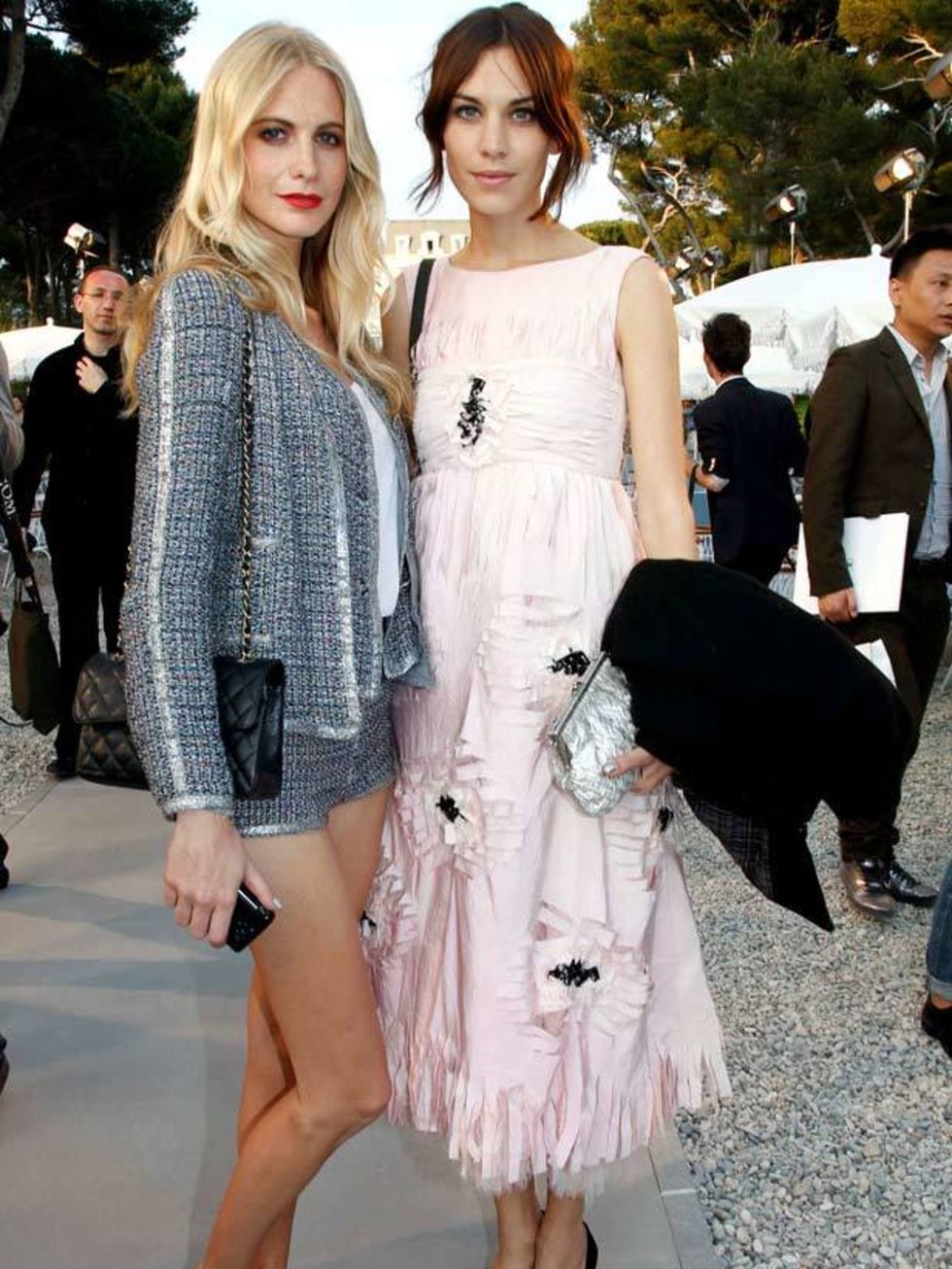 <p><a href="http://www.elleuk.com/content/search?SearchText=poppy+delevigne&amp;SearchButton=Search">Poppy Delevigne</a> &amp; <a href="http://www.elleuk.com/starstyle/style-files/(section)/alexa-chung">Alexa Chung</a> in head-to-toe <a href="http://www.e