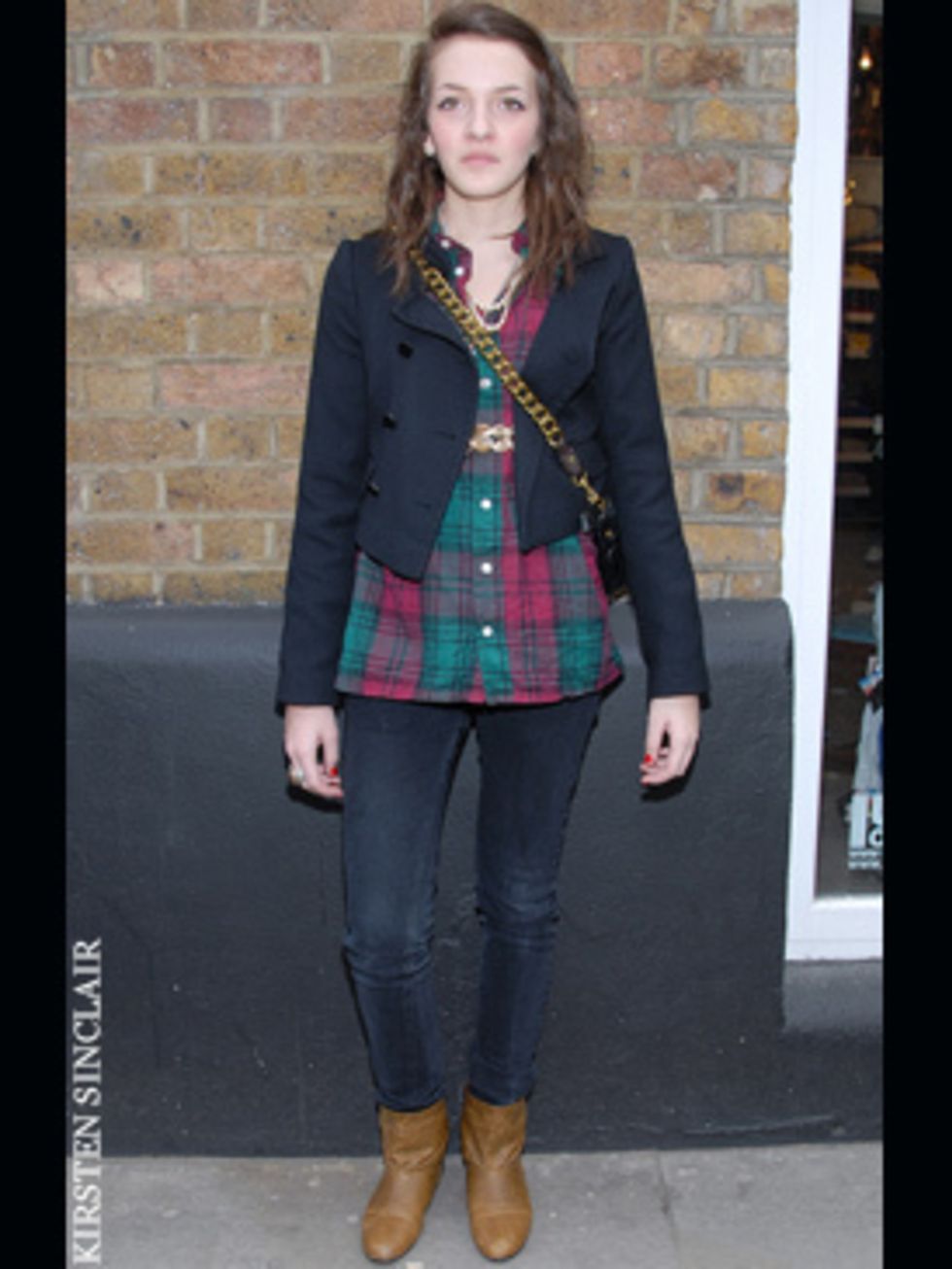 <p>Skinny jeans and a cropped jacket accentuate your waist when opting for loose fitting boyish shirts .</p>