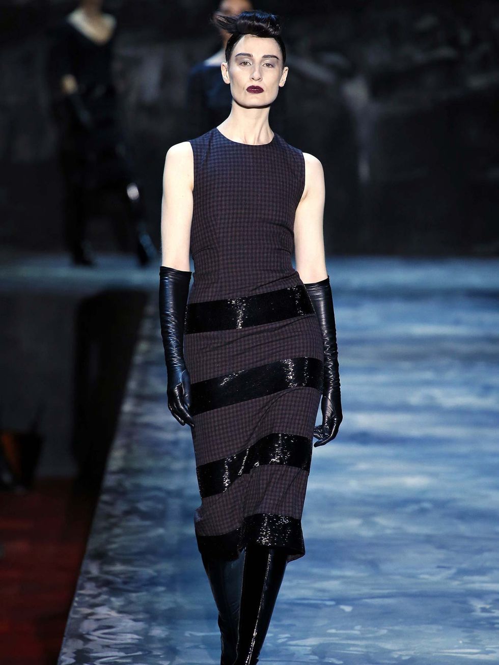 Erin O'Connor opens the Marc Jacob FW15 catwalk
