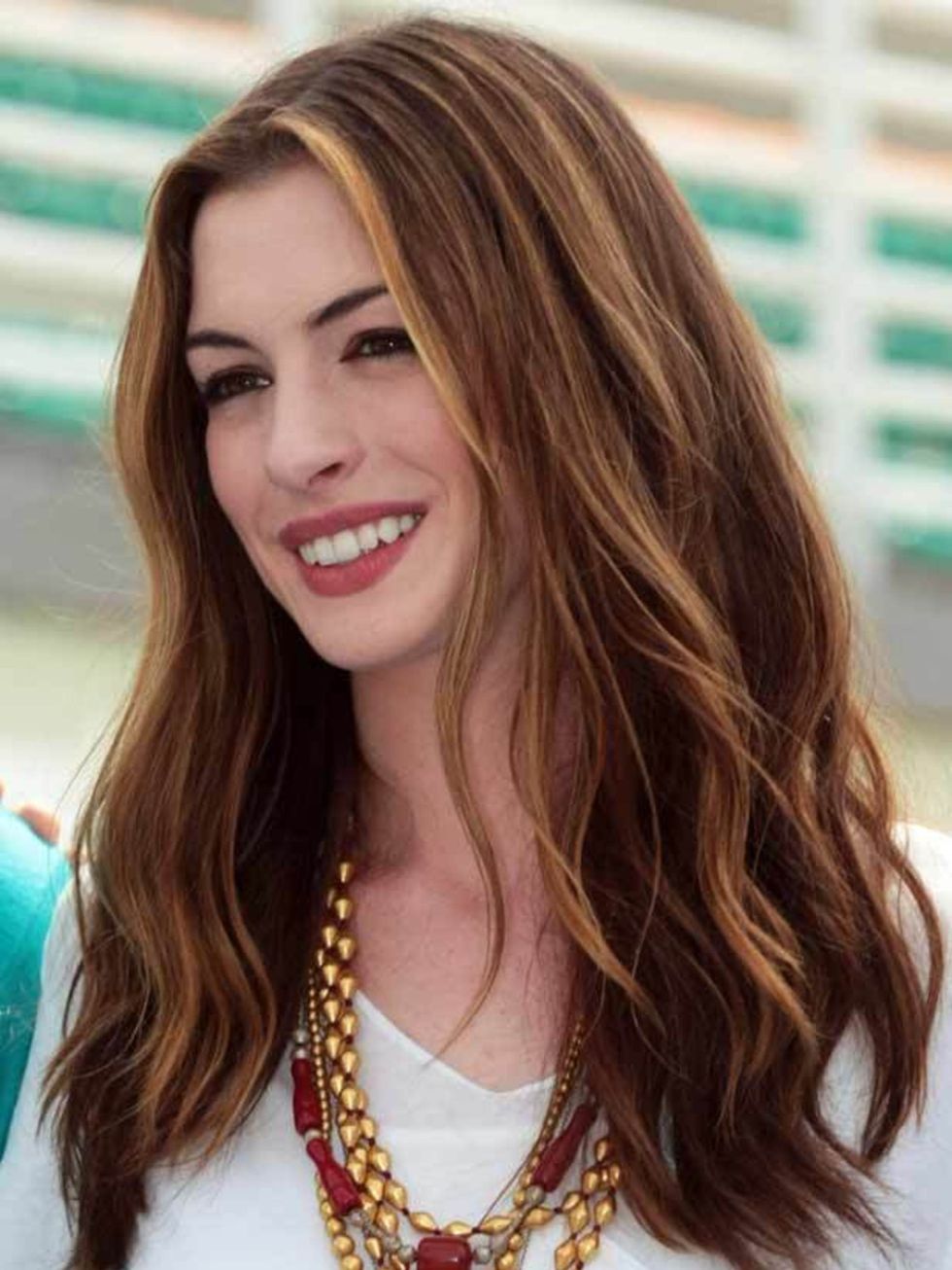 <p><a href="http://www.elleuk.com/beauty/celeb-beauty/celeb-hair/%28section%29/anne-hathaway-s-oscar-hair-changes">See how to get all eight of Anne's Oscars hairstyles...</a></p>