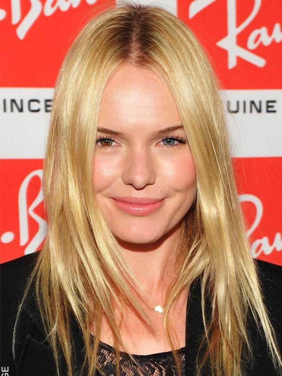 <p><a href="http://www.elleuk.com/starstyle/style-files/%28section%29/kate-bosworth/%28offset%29/12/%28img%29/140881">See Kate Bosworth's style file here...</a></p>