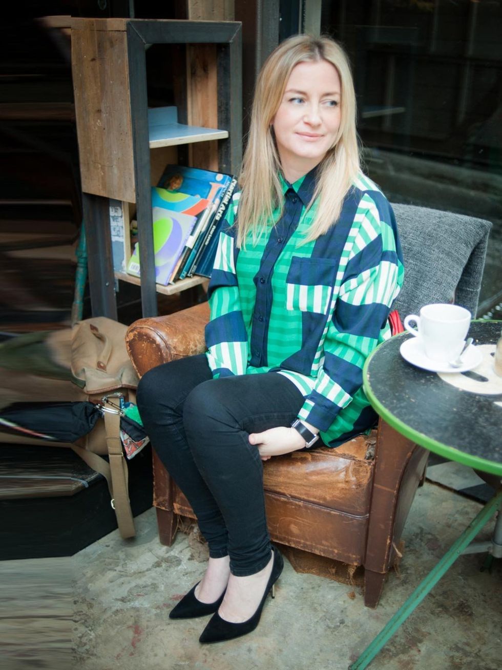 <p>This is a proper maternity blouse and therefore has plenty of room.  The print is on trend and I feel smart in it.  The fabric is so voluminous I could wear it right until the end of the pregnancy.  The black maternity jeans are smart enough to wear wi