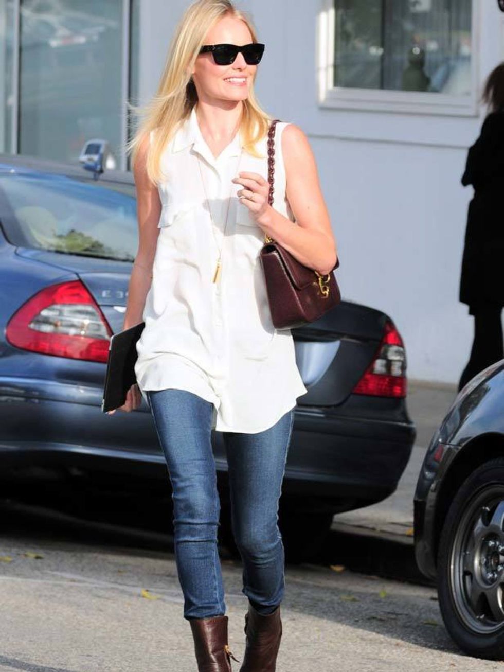 <p><a href="http://www.elleuk.com/starstyle/style-files/(section)/kate-bosworth">Kate Bosworth</a> rocking casual chiC in a jeans &amp; boots combo out and about in LA, 3 November 2011</p>
