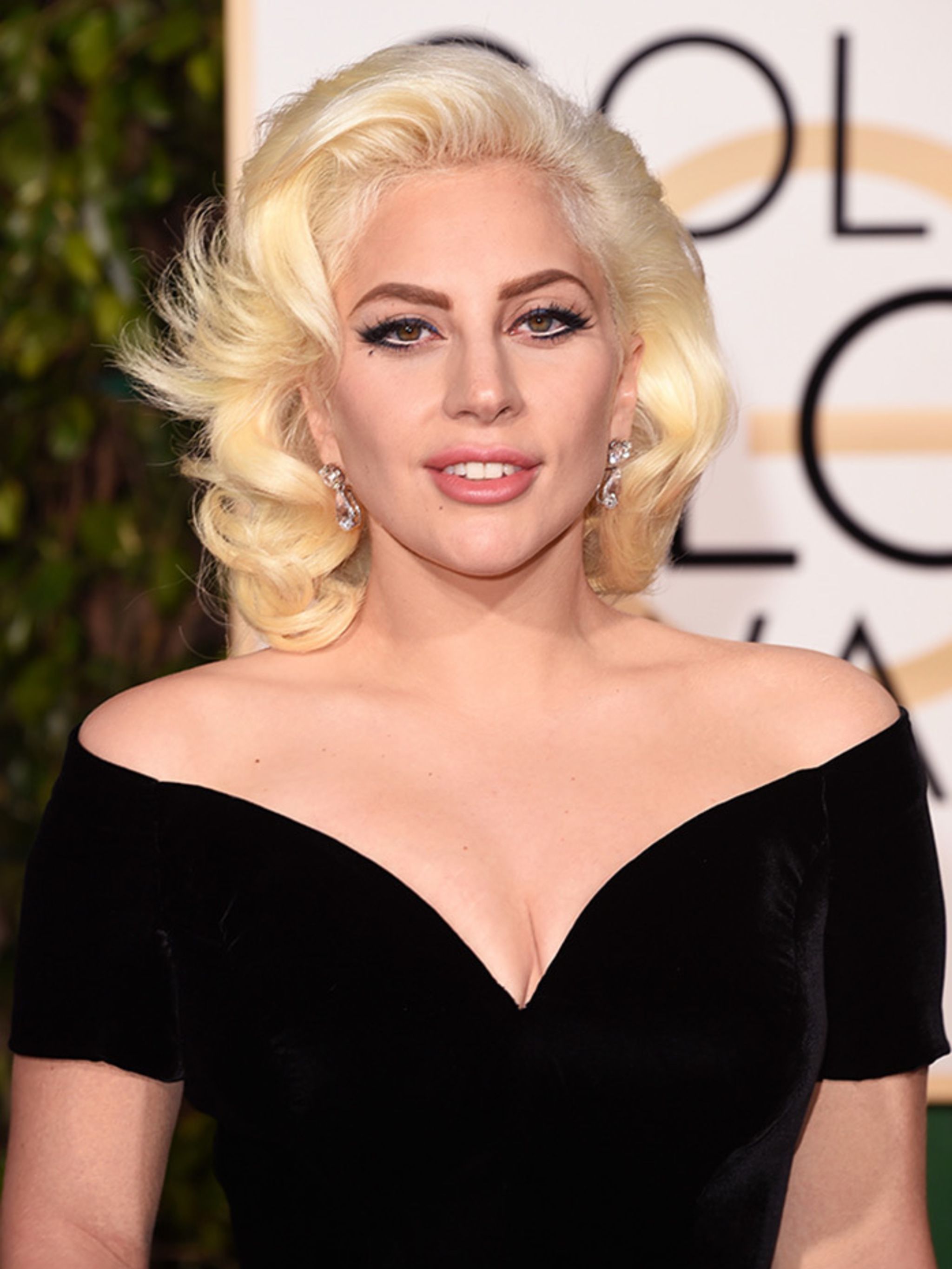 Lady gaga golden 2025 globes 2016 hips