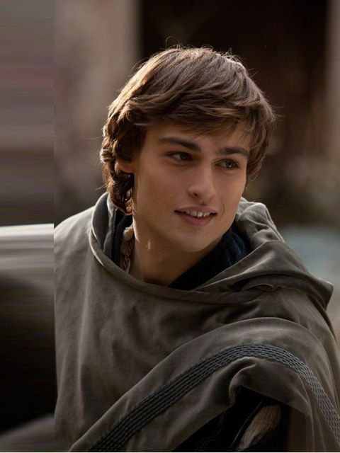<p>Douglas Booth working the forbidden lover’s hair like a pro.</p>