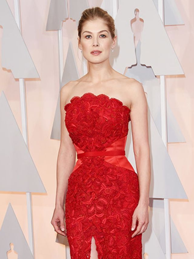 rosamund-pike-red-oscars-2015-red-carpet-trends-oscars-2015-thumb