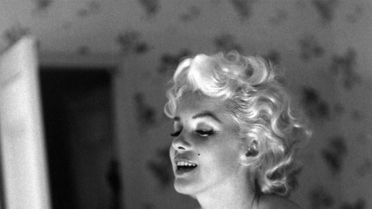 Framed Art Print, 'Marilyn Monroe, Chanel No. 5' by Ed Feingersh: Outer  Size 28 x 36