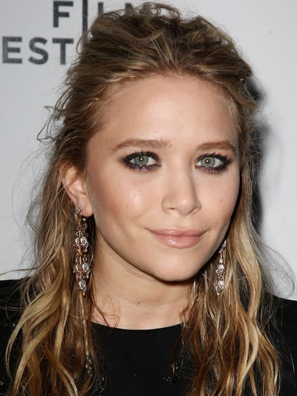 <p><a href="http://www.elleuk.com/beauty/celeb-beauty/celeb-beauty-bags/%28section%29/mary-kate-olsen-favourite-beauty-buys">Click to see Mary-Kate's beauty bag</a></p>