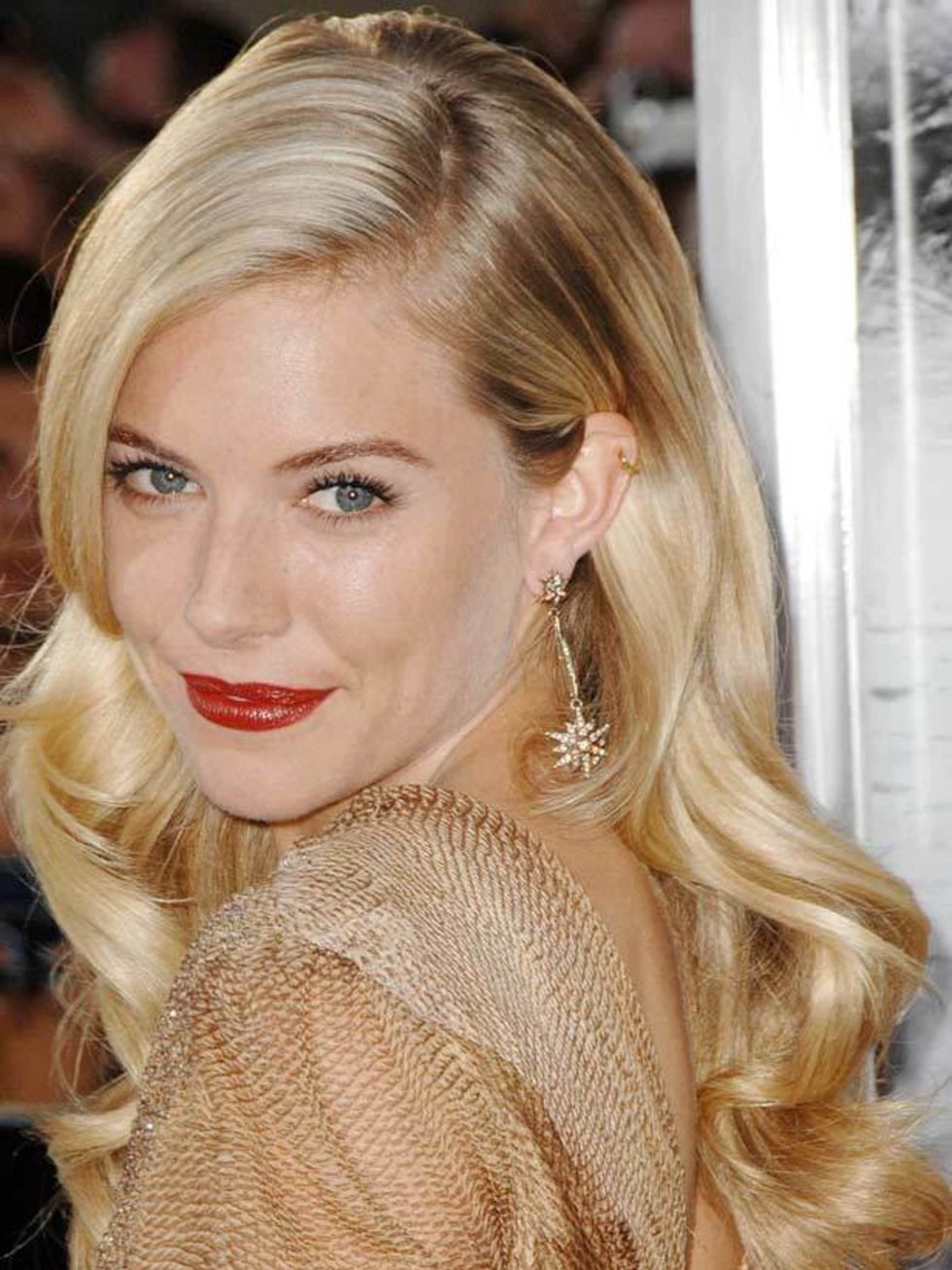 <p><a href="http://www.elleuk.com/beauty/celeb-beauty/celeb-beauty-bags/%28section%29/sienna-miller-favourite-beauty-buys">Click here to see Sienna Miller's favourite beauty buys</a></p>