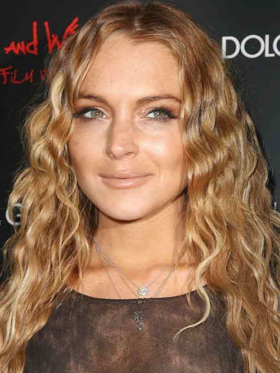 <p><a href="http://www.elleuk.com/starstyle/news/budget-fashion-advice-from-lindsay-lohan">Click here to read more about Lindsay Lohan</a>Jonathan Soons, for Headmasters says Honey-blonde works well on mousy and light brown hair but make sure you ask for