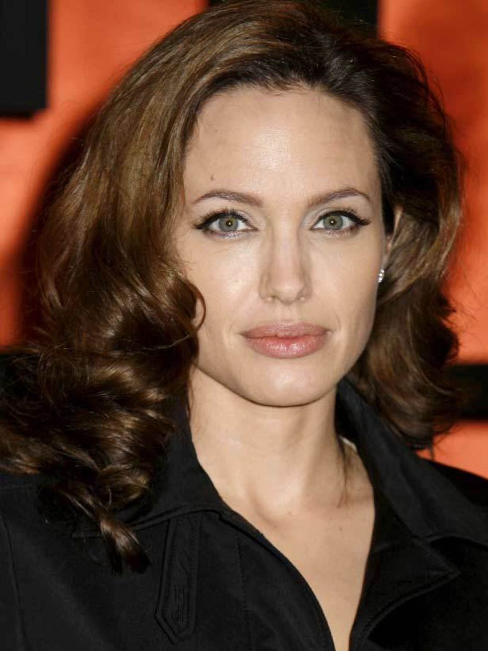<p><a href="http://www.elleuk.com/index.php/horoscopes/celebs/gemini/angelina-jolie">Click here to read more about Angelina Jolie</a></p><p>Always use a heat protector and a little serum before you curl the hair to keep it glossy like Angelinas. If you s