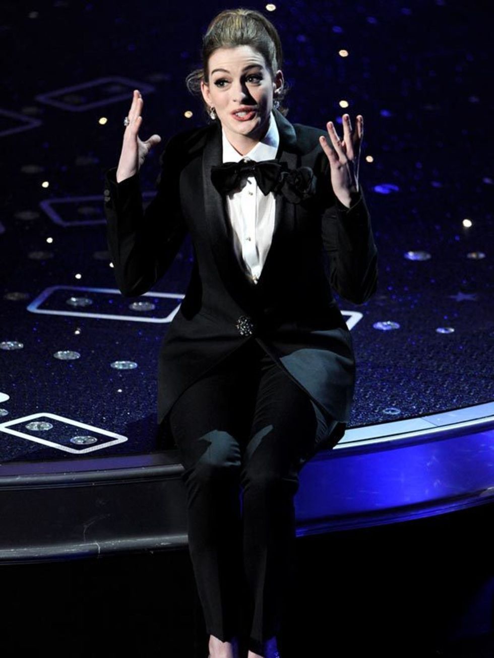<p><a href="http://www.elleuk.com/starstyle/style-files/%28section%29/anne-hathaway">Anne Hathaway</a> in <a href="http://www.elleuk.com/news/fashion-news/see-tom-ford-s-star-studded-show">Tom Ford</a></p>