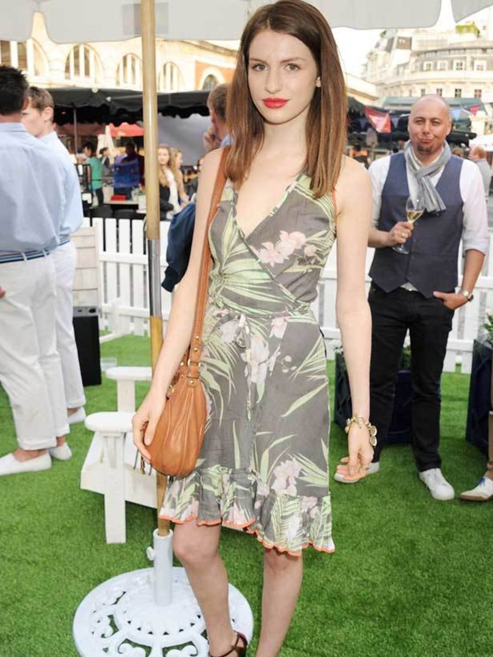 <p><a href="http://www.elleuk.com/starstyle/celebrity-trends/(section)/ones-to-watch-2011/(offset)//(img)/701665">Tali Lennox</a> works this seasons floral trend with hints of neon at the launch of Tommy Hilfigers Prep World in Londons Covent Garden, 5 