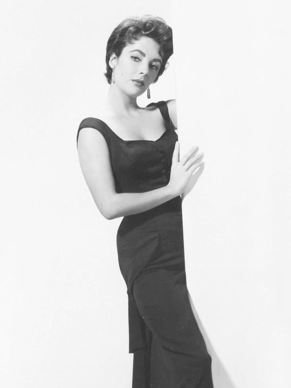 <p><a href="http://www.elleuk.com/fashion/special-features/bridal-icons">Elizabeth Taylor</a> showcasing her arresting beauty in 1954</p>