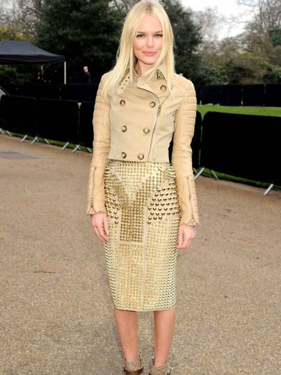<p><a href="http://www.elleuk.com/starstyle/style-files/%28section%29/kate-bosworth/%28offset%29/0/%28img%29/462392">Kate Bosworth</a> wearing a cropped Burberry trench and studded SS11 Burberry pencil skirt at the Burberry AW11 show in London, 21 Februar