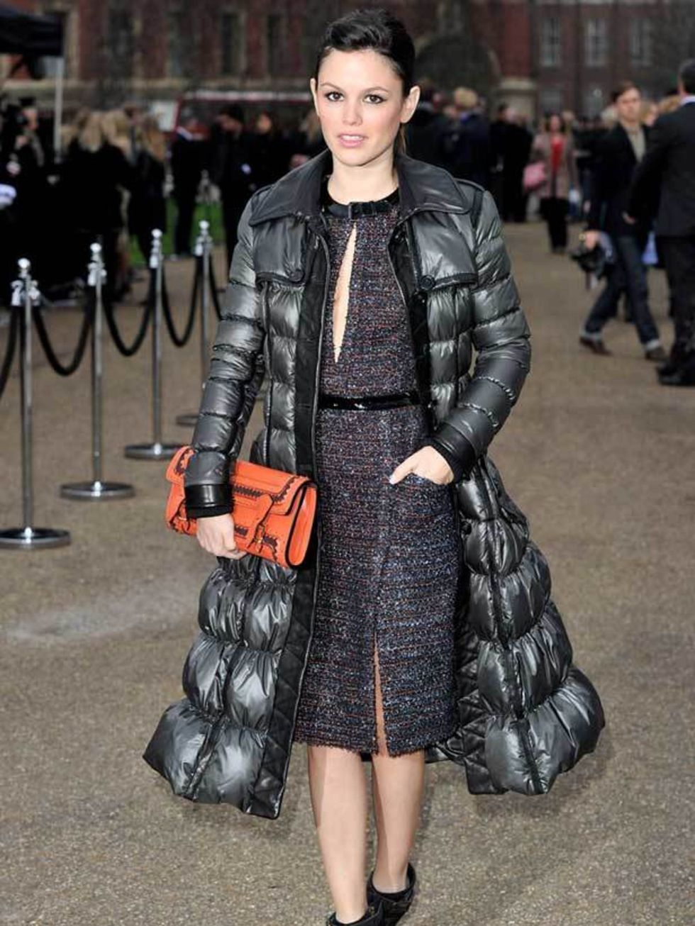 <p><a href="http://www.elleuk.com/starstyle/style-files/%28section%29/Rachel-Bilson">Rachel Bilson</a> in a Burberry puffa at the Burberry AW11 show in London, 21 February 2011</p>