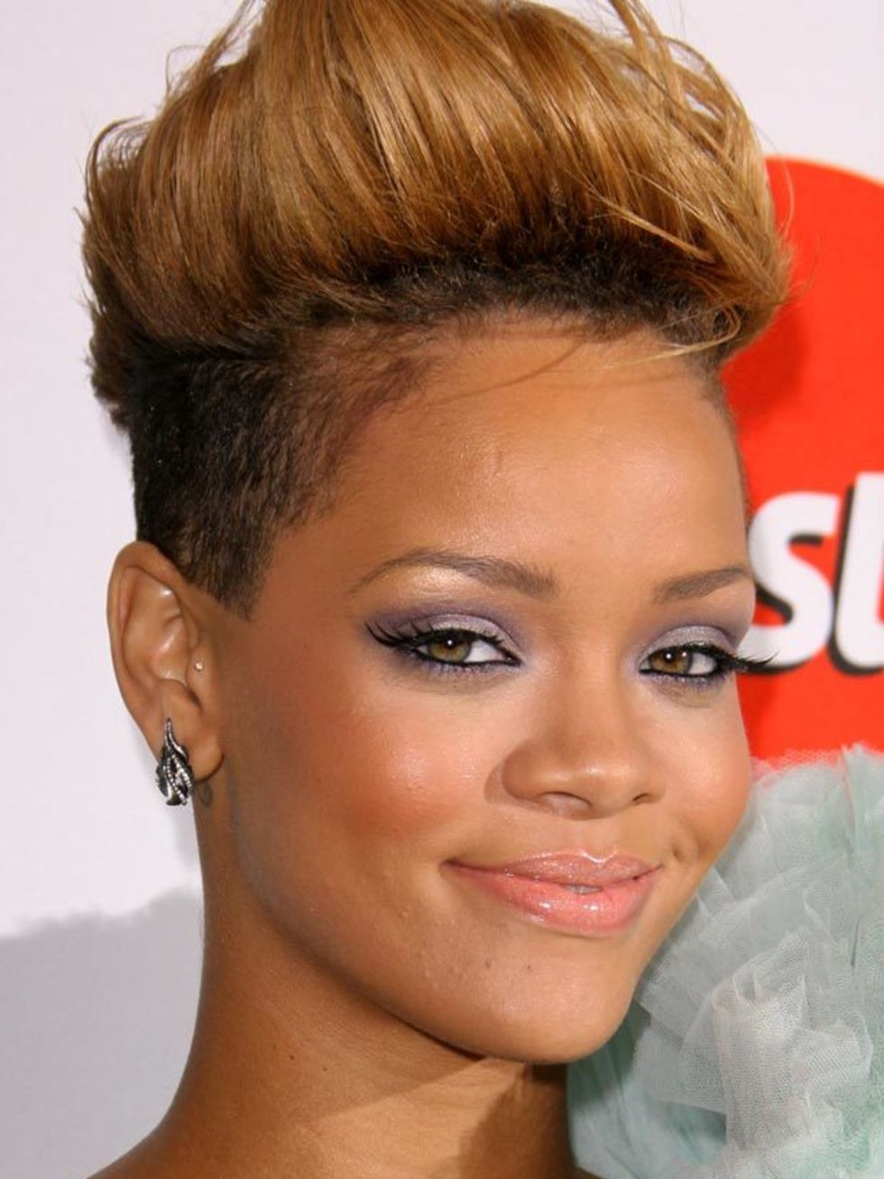 <p><a href="http://www.elleuk.com/starstyle/style-files/%28section%29/Rihanna">Click here to see more of Rihanna's looks...</a></p>