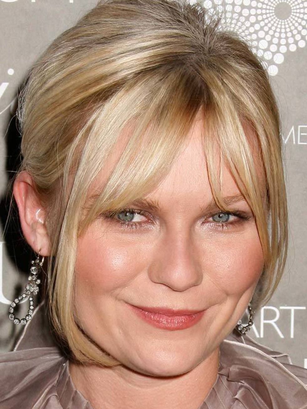 <p><a href="http://www.elleuk.com/beauty/celeb-beauty/celeb-beauty-bags/%28section%29/kirsten-dunst-favourite-beauty-buys">Click here to see the beauty products Kirsten can't live without</a></p>