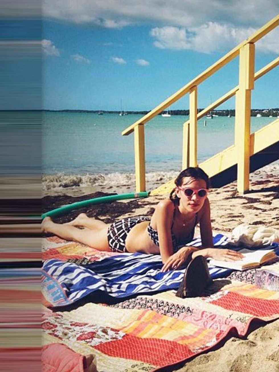 <p>Alexa Chung catches some rays in Puerto Rico with Pixie Geldof.</p>