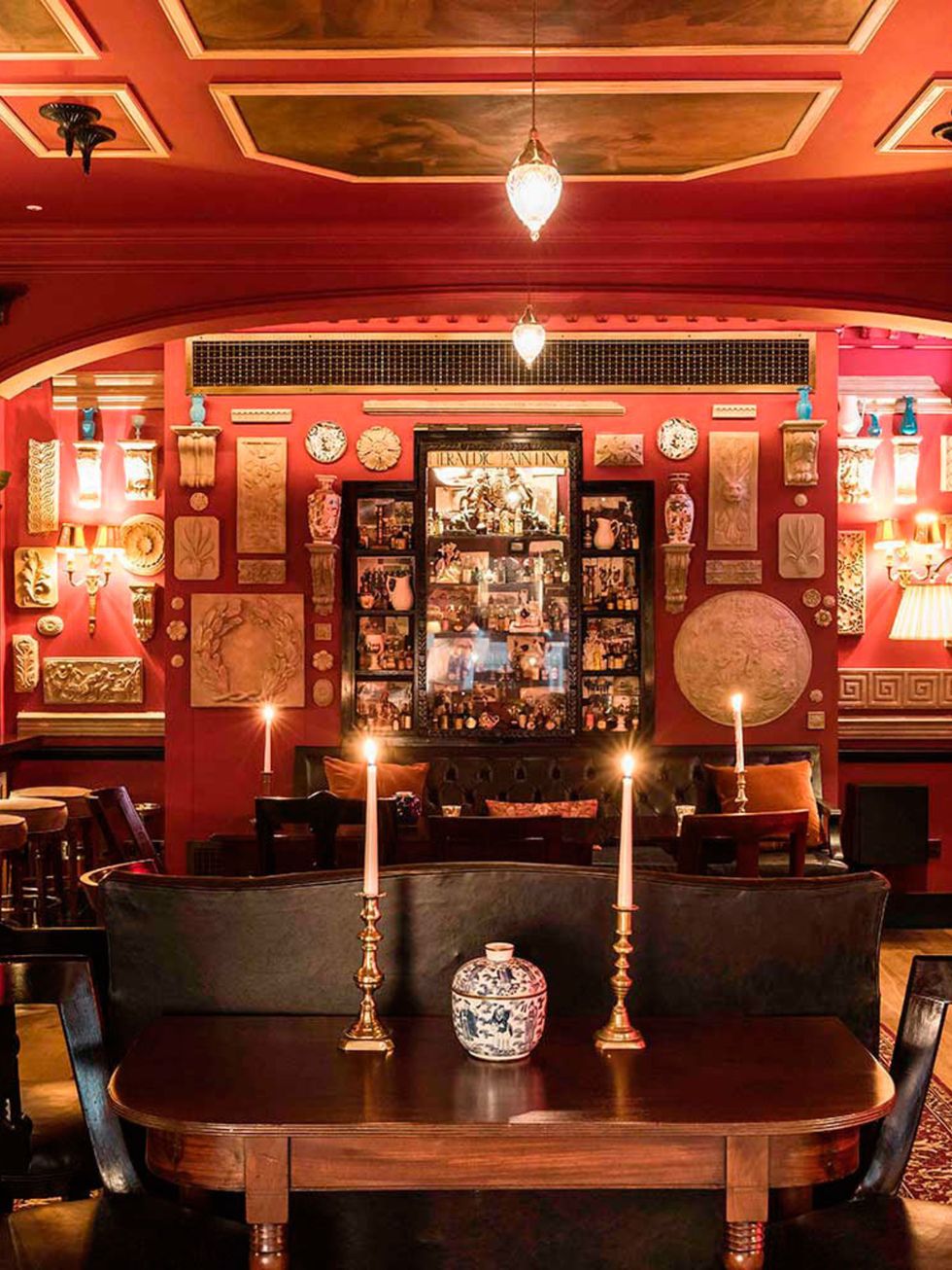 <p>DRINK: Zetter Townhouse Marylebone</p>

<p>Now, when someone gets described as the &lsquo;Willy Wonka of cocktails&rsquo;, we sit up and take notice. The Willy Wonka of chocolate was pretty good, but compared to a grass-infused gin Dubonnet martini wit