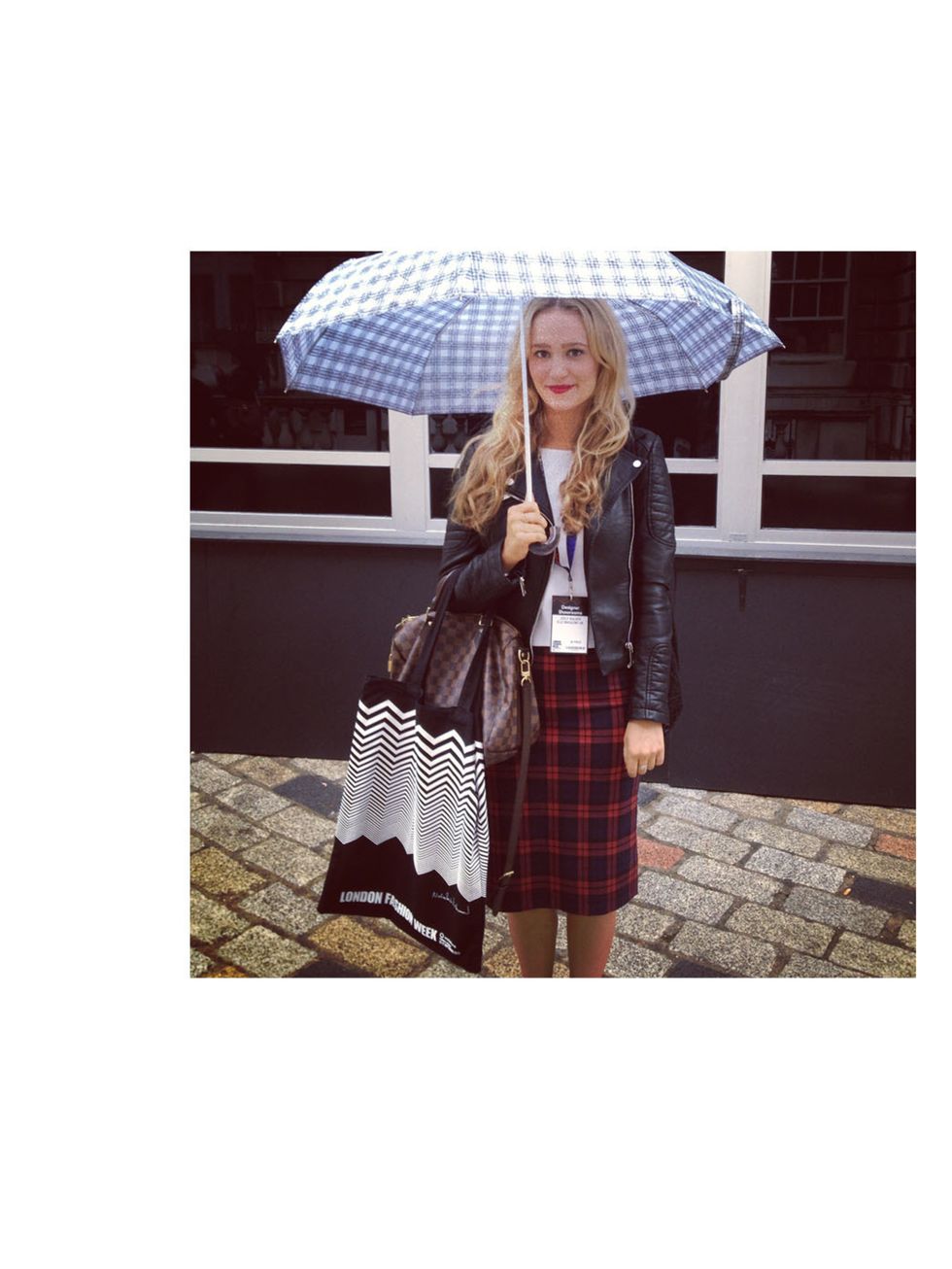 <p>Keeping dry with a Marc Jacobs brolly on a very rainy day at LFW</p>