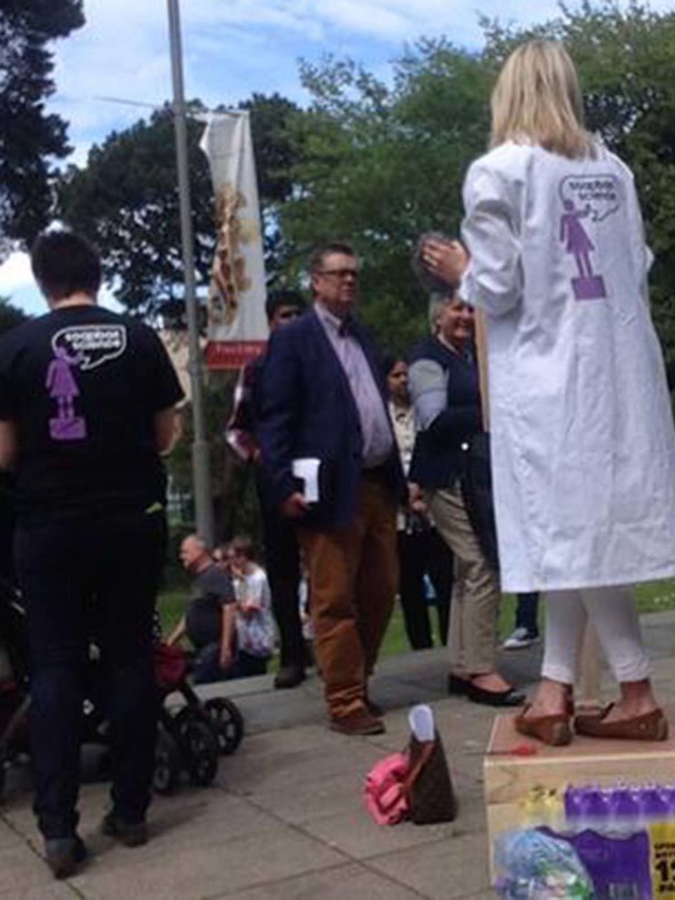 <p>Soapbox Science @SoapboxScience</p>

<p>Top female academics takeover public areas at UK-wide events promoting remarkable women in science. It&rsquo;s a unique public outreach programme.</p>
