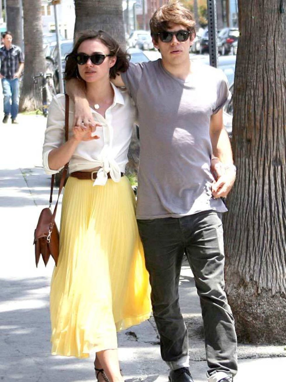 <p><a href="http://www.elleuk.com/starstyle/style-files/(section)/keira-knightley">Keira Knightley</a> looking effortlessly chic in a pleated Whistles skirt, white shirt and flat sandals while walking with her boyfriend</p>