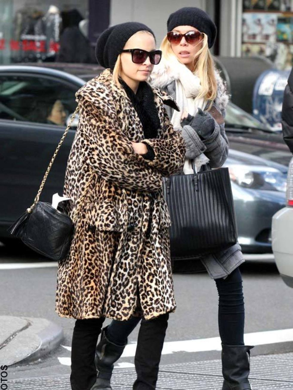 <p><a href="http://www.elleuk.com/starstyle/style-files/%28section%29/nicole-richie/%28offset%29/0/%28img%29/542508">Nicole Richie</a> looking chic in head-to-toe black while out shopping </p>